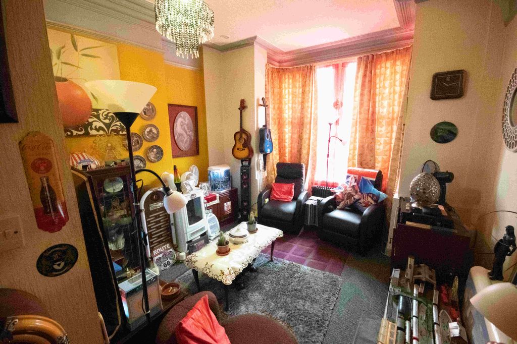 19 bed flat for saleCentral Drive, Blackpool FY1 photo 2