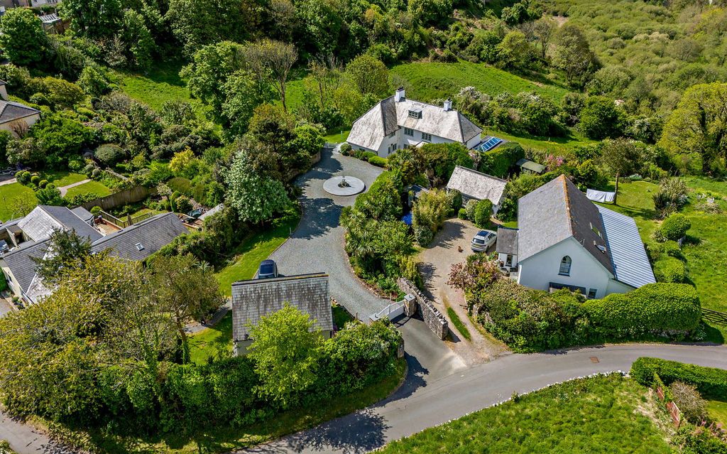 4 bed detached house for saleManorbier SA70 photo 5