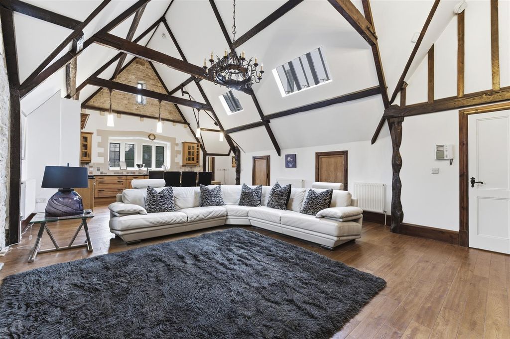 Additional image 7 of 3 bed flat for saleThe Old Grammar School, Church Street, Cowbridge CF71