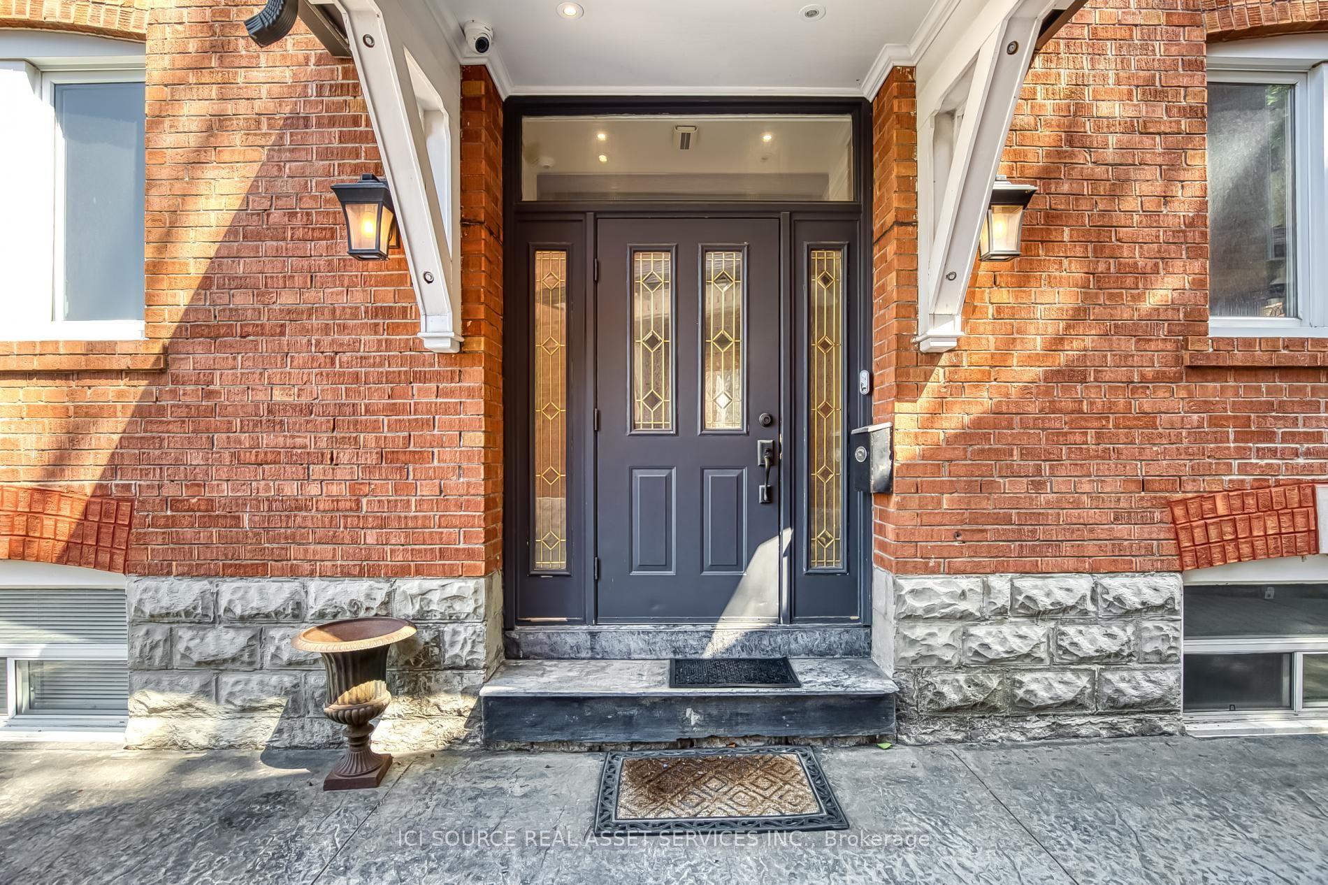 Additional image 4 of Upper-34 Rusholme Drive, Toronto, ON, M6J 3J9