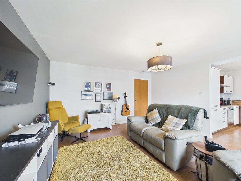 2 bed flat for sale108 Monart Road, Perth PH1 photo 3