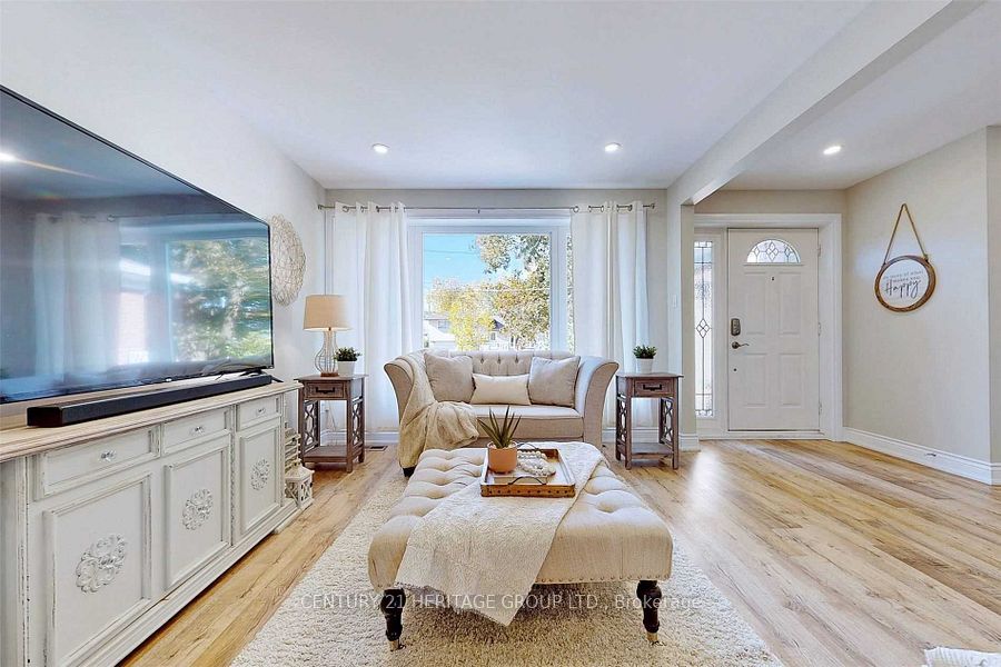 Additional image 4 of Main-45 Lewis Drive, Newmarket, ON, L3Y 1R6