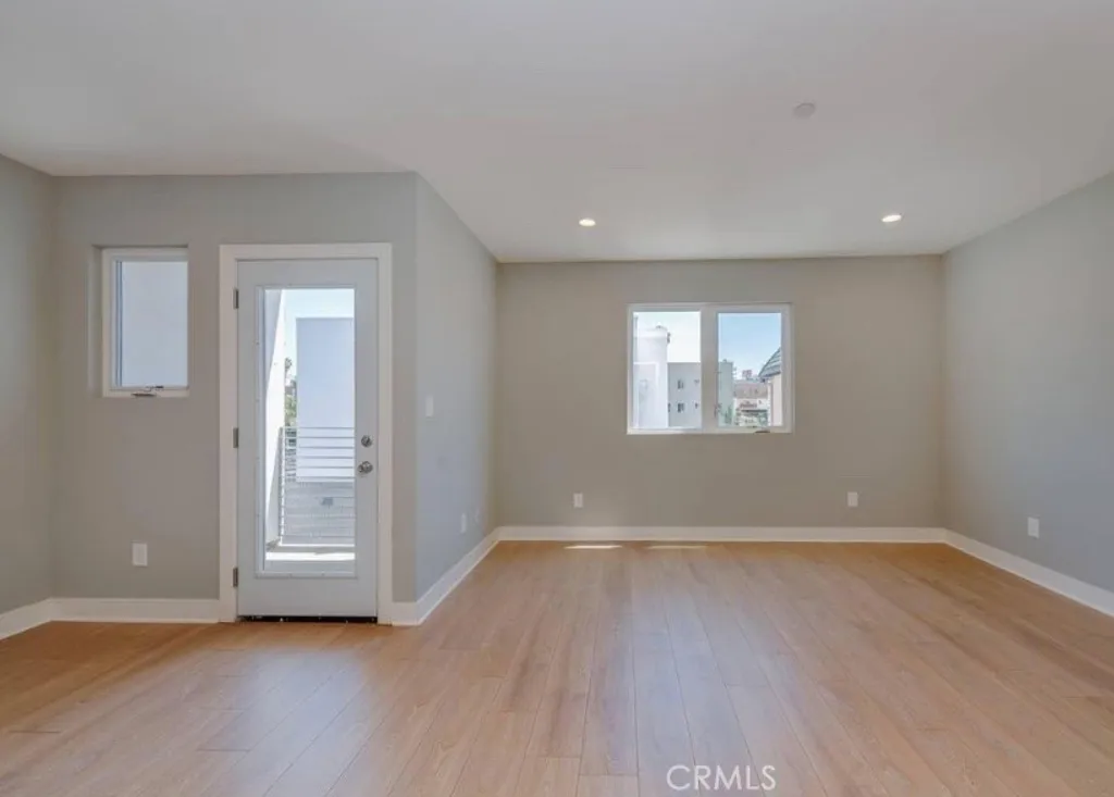 Additional image 6 of 427 N Heliotrope Dr, Los Angeles, CA 90004