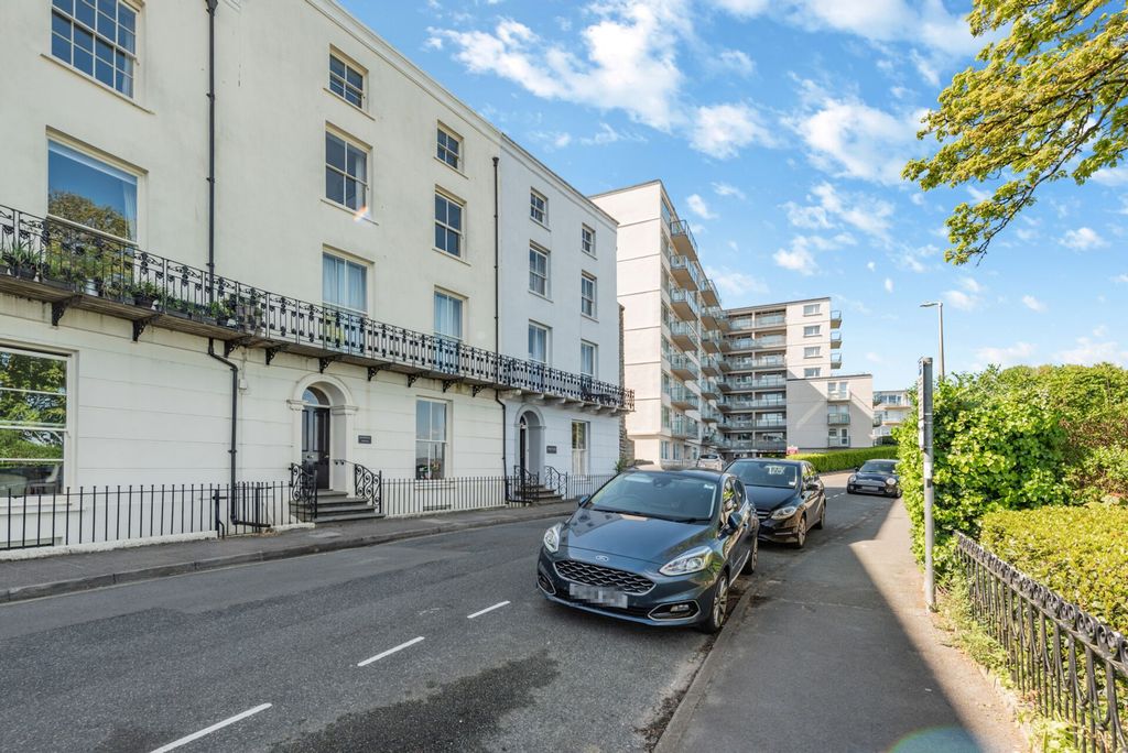 3 bed flat for saleThe Croft, Tenby SA70 photo 4