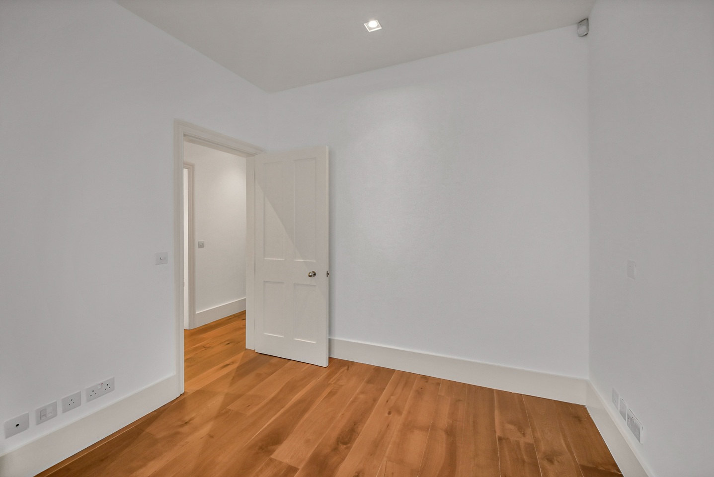 Additional image 5 of 2 Bed Flat, Queen's Gate, SW7, N1 7GU