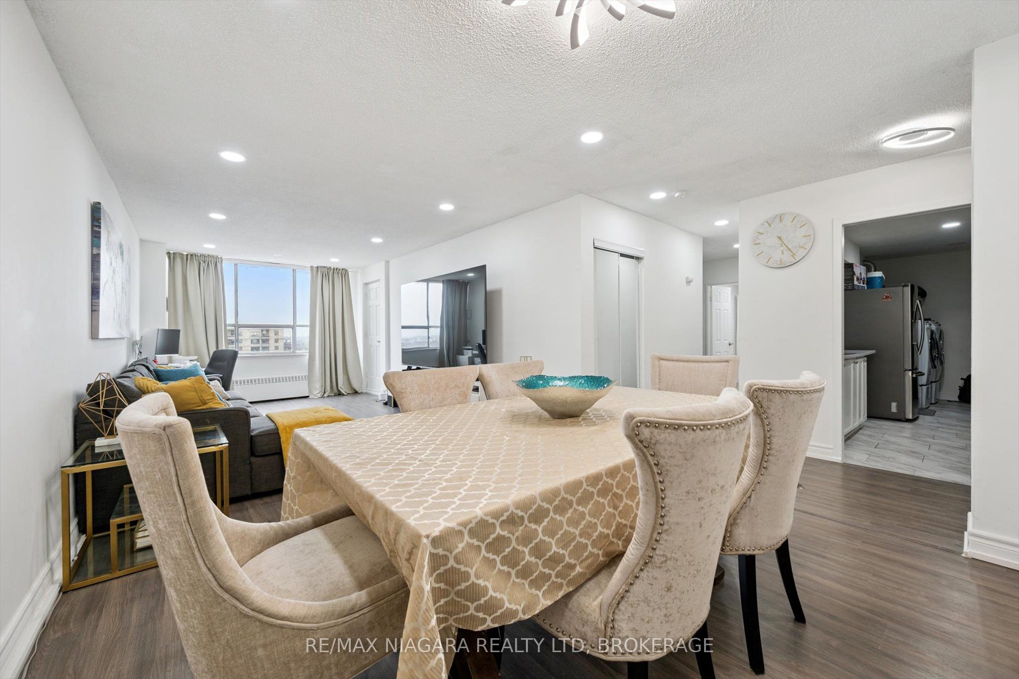Additional image 5 of 2306-340 Dixon Road, Toronto, ON, M9R 1T1