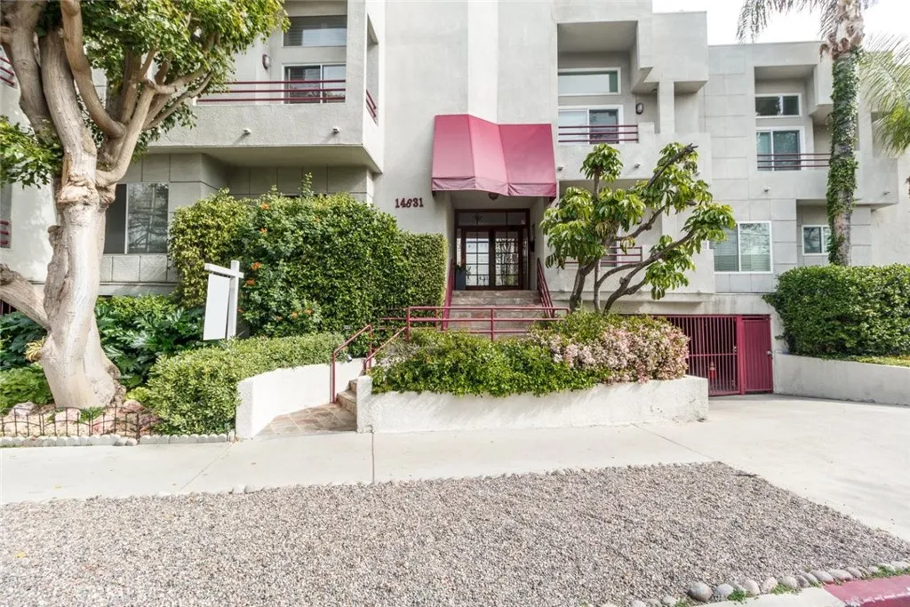 Additional image 2 of 14631 Dickens Street Unit 7, Sherman Oaks, CA 91403