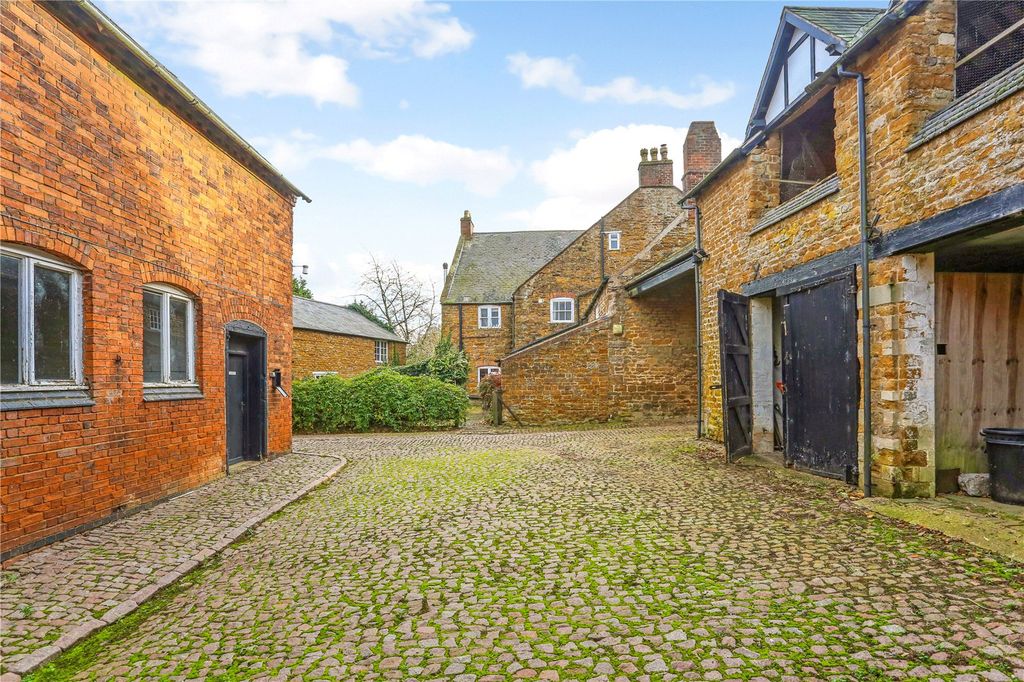 Additional image 13 of 6 bed detached house for saleHalstead House Farm, Oakham Road, Tilton On The Hill, Leicestershire LE7