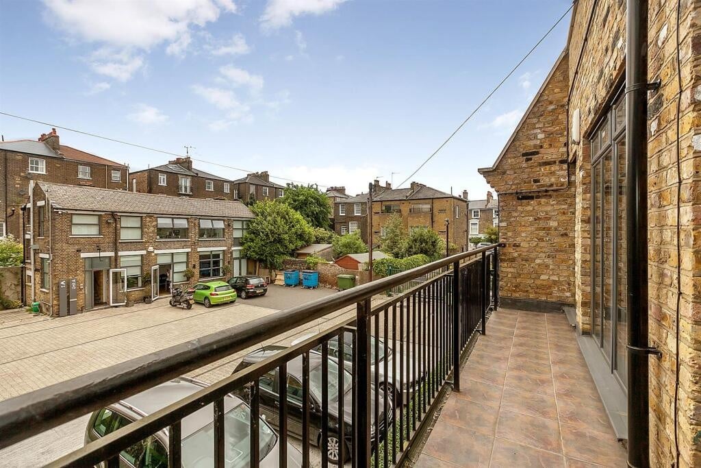 2 Bed Flat, St Pauls Crescent, NW1, N1 7GU