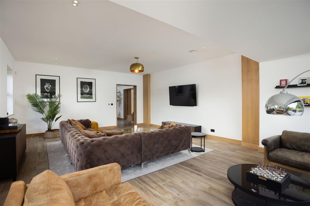 Additional image 16 of 5 bed detached house for saleCrocodile House, Manor Gardens, Thorner, Leeds LS14