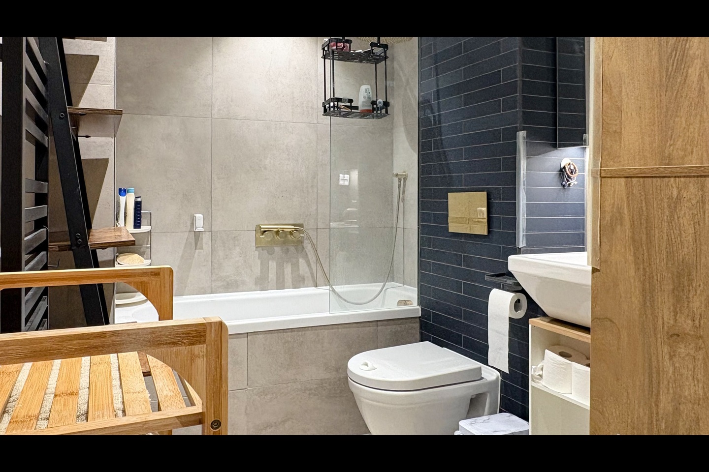 Additional image 3 of 2 Bed Flat, Dock St, E1, N1 7GU