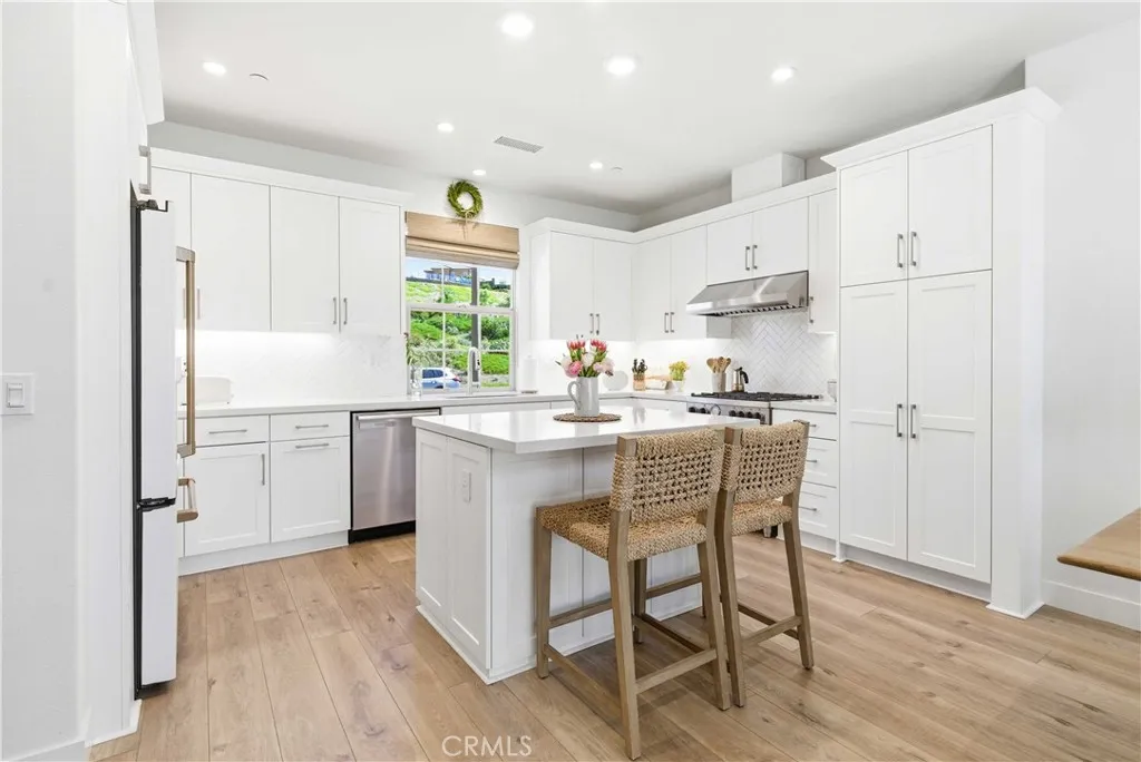 Additional image 70 of 107 Landroute, Irvine, CA 92618