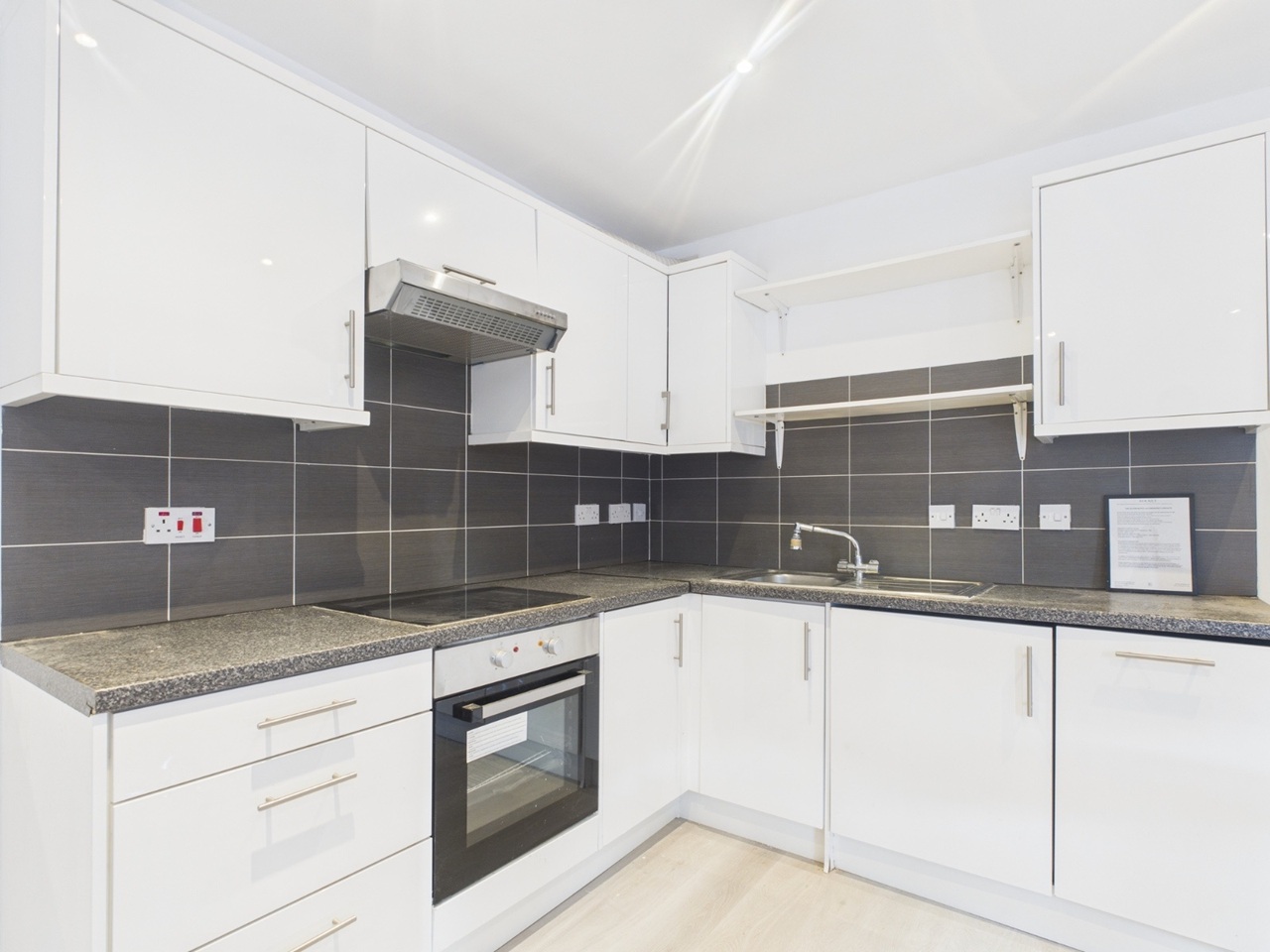 4 Bed Maisonette, Dovet Court, SW8, N1 7GU