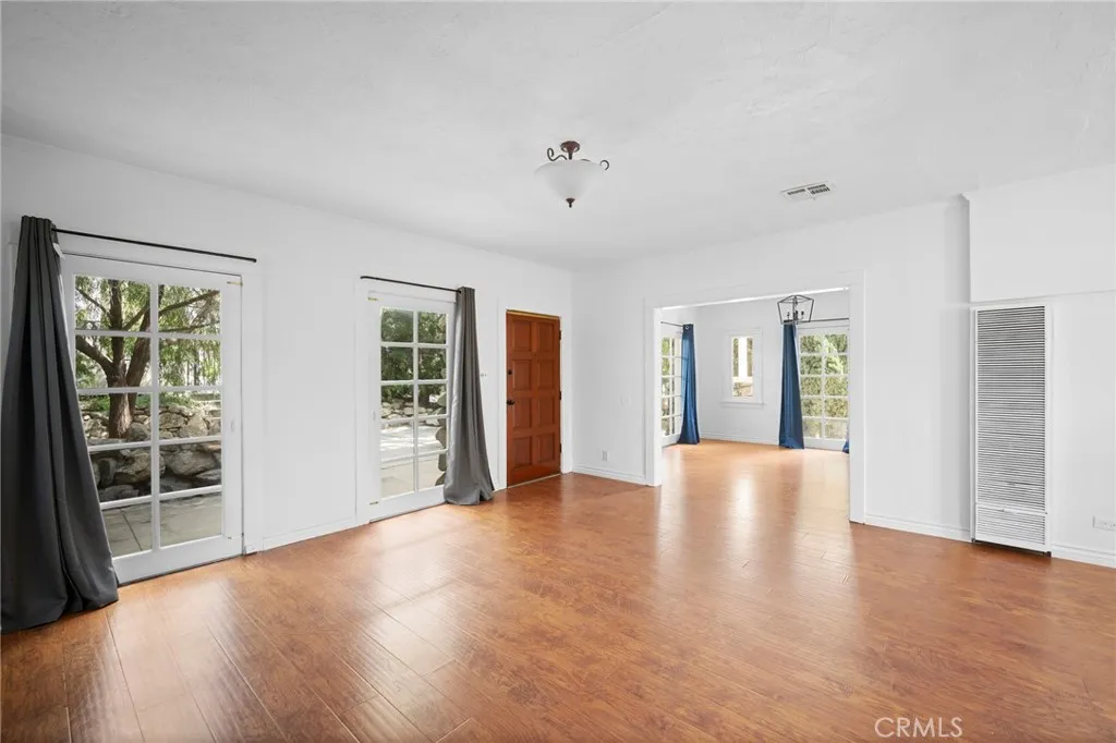 Additional image 52 of 2526 Foothill Boulevard, La Crescenta, CA 91214