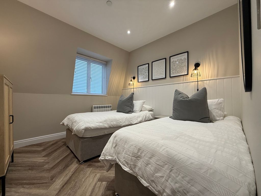 Additional image 10 of 2 bed flat for saleFlat 11, Croft House, The Croft, Tenby, Pembrokeshire SA70