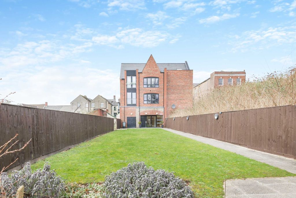 2 bed flat for saleBlestium Street, Monmouth, Monmouthshire NP25