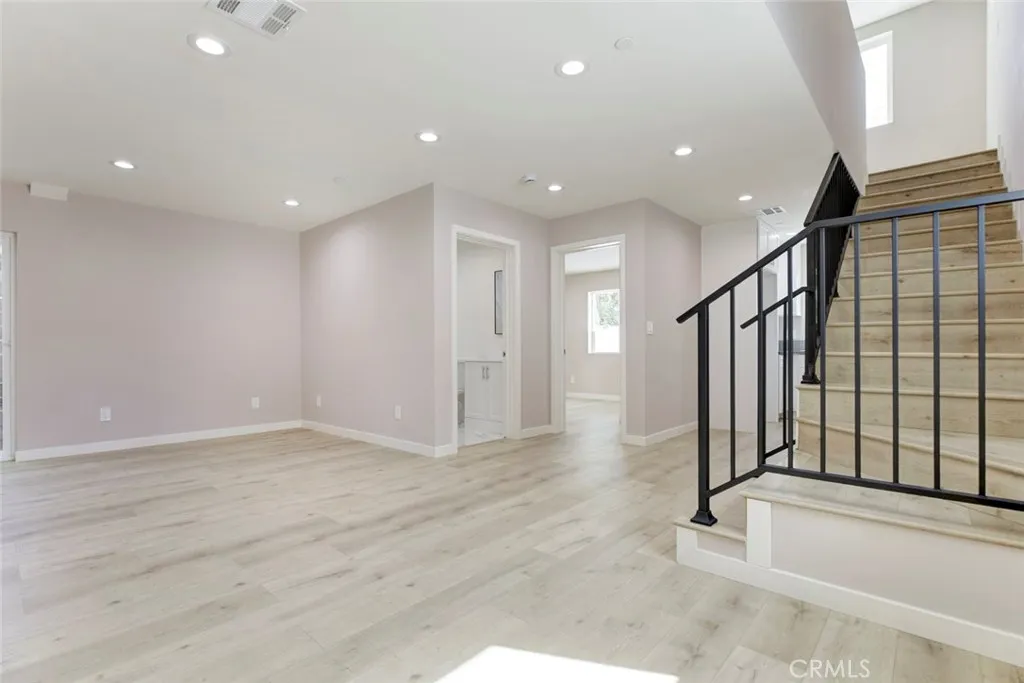 Additional image 31 of 15557 Wyandotte Street, Van Nuys, CA 91406