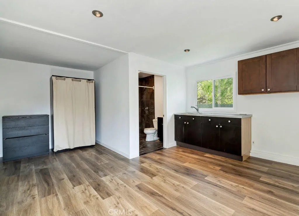 242 W Elmwood Ave, Burbank, CA 91502