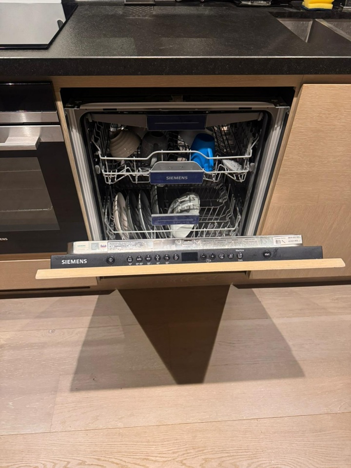 Additional image 7 of 2 Bed Flat, Viaduct Gardens, SW11, N1 7GU