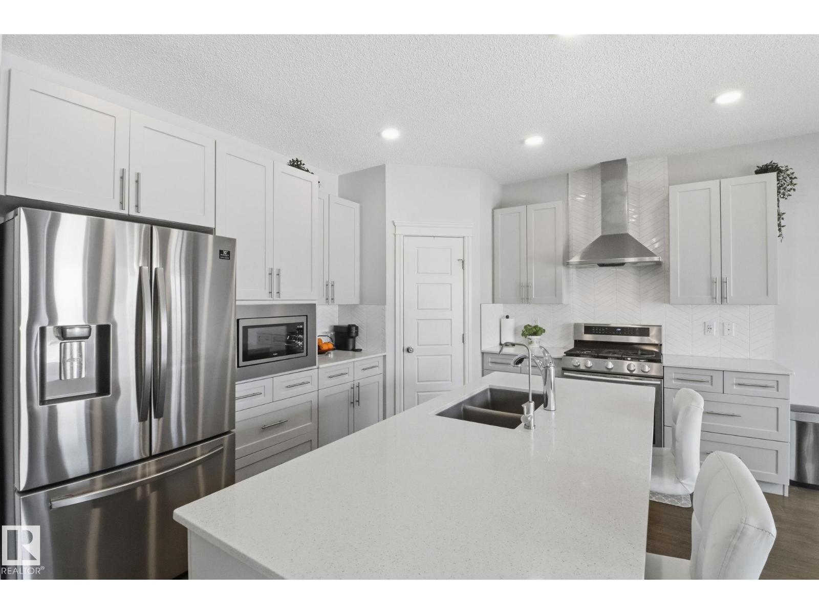 Additional image 2 of 812 176 Street SW, Edmonton, AB, T6W2X3