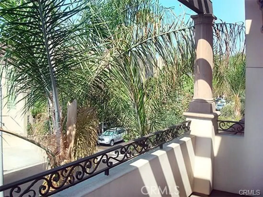 Additional image 10 of 10640 Woodbridge Street Unit PH2, Toluca Lake, CA 91602