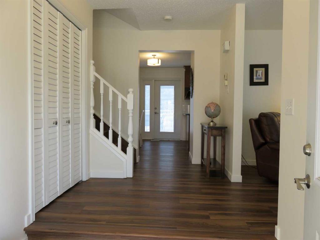 Additional image 3 of 70 Ross Glen Crescent SE, Medicine Hat, AB, T1B 1P4