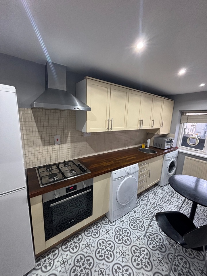 Additional image 5 of 2 Bed Flat, Killyon Terrace, SW8, N1 7GU