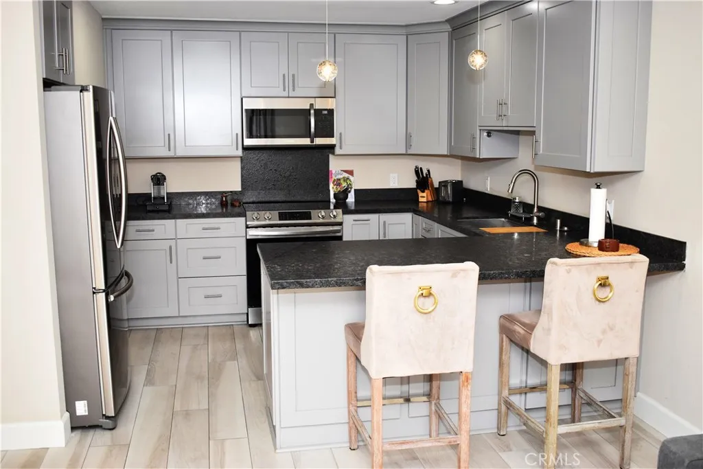 Additional image 3 of 6815 Remmet Ave Unit 213, Canoga Park, CA 91303