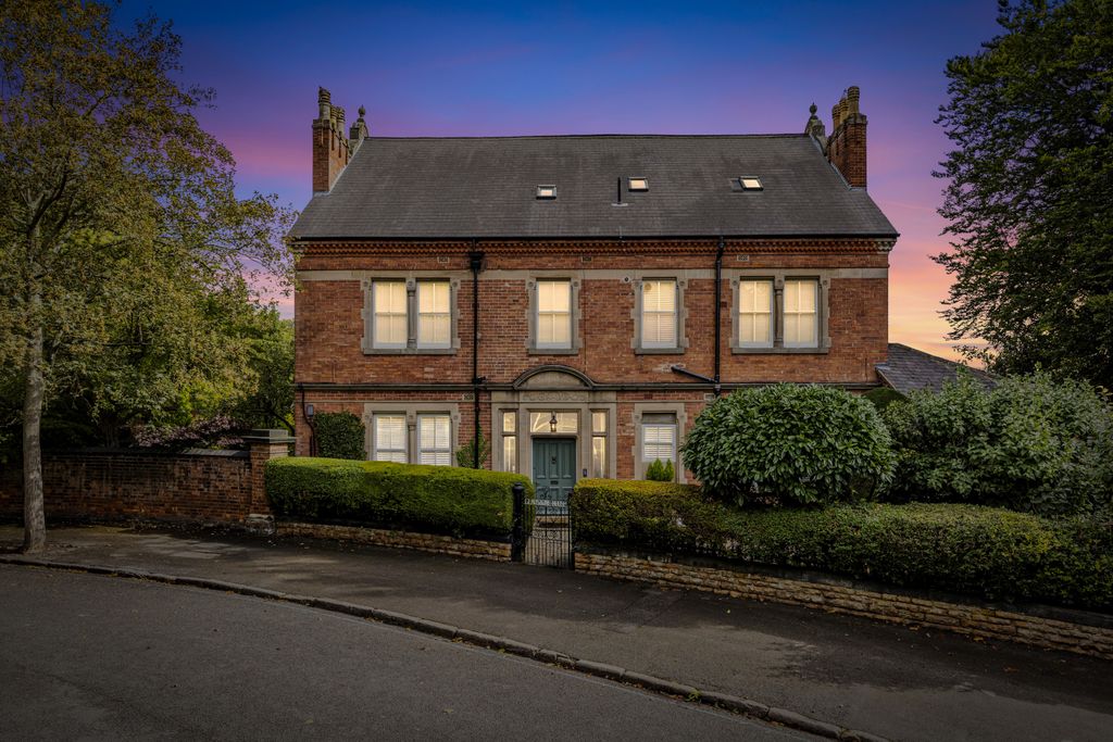 3 bed flat for saleLincoln Circus, Nottingham NG7