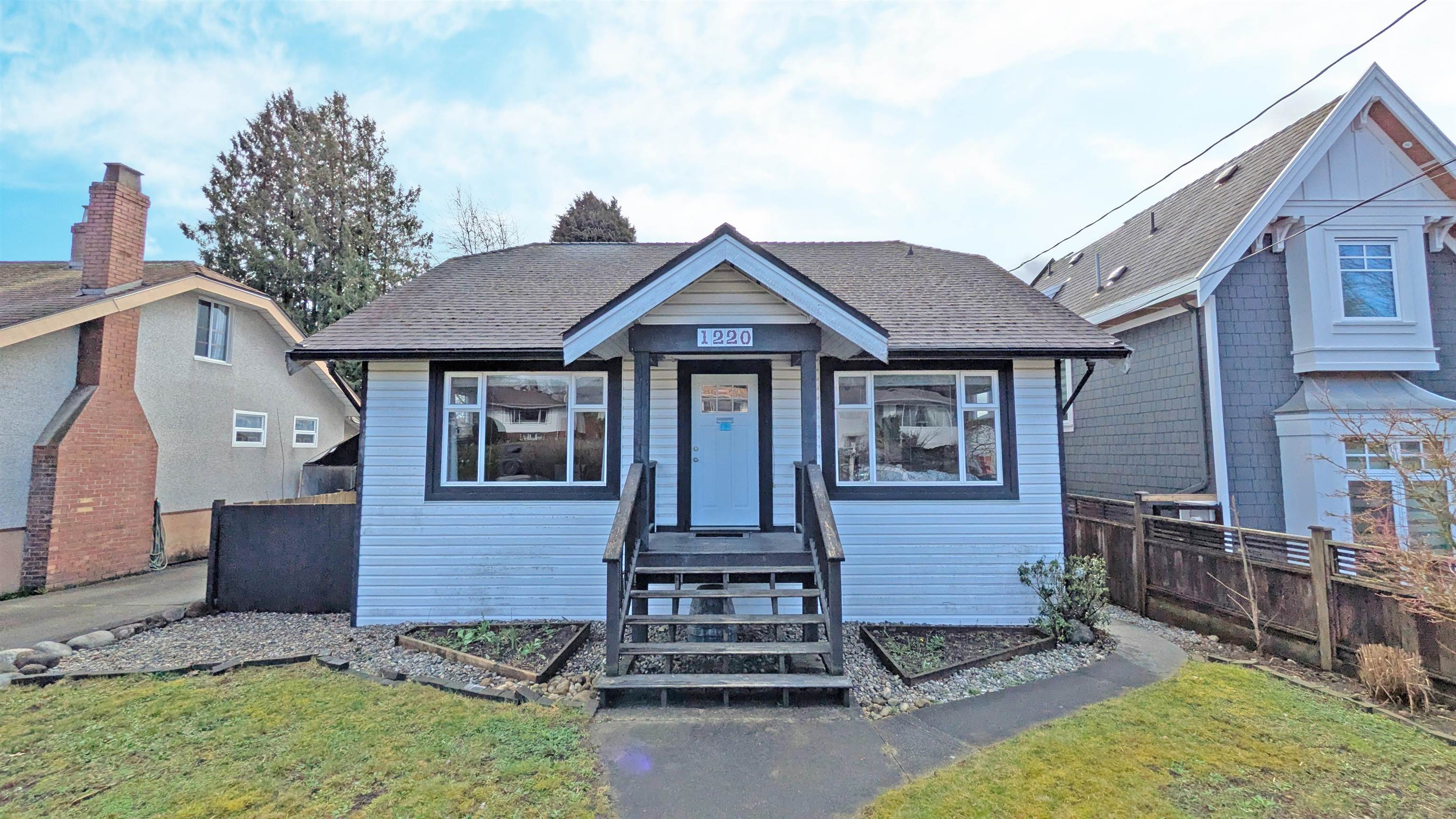 1220 Edinburgh Street, New Westminster, BC, V3M 2V8
