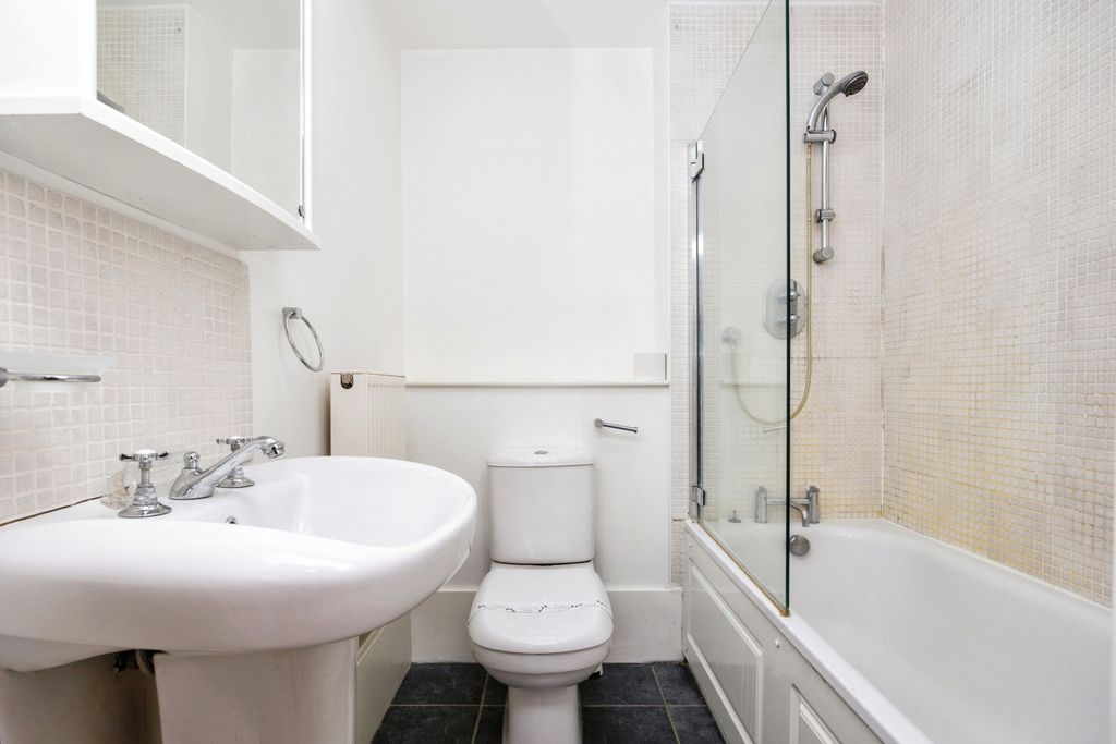 Additional image 9 of 2 bed flat for saleBridge Road, Godalming, Surrey GU7
