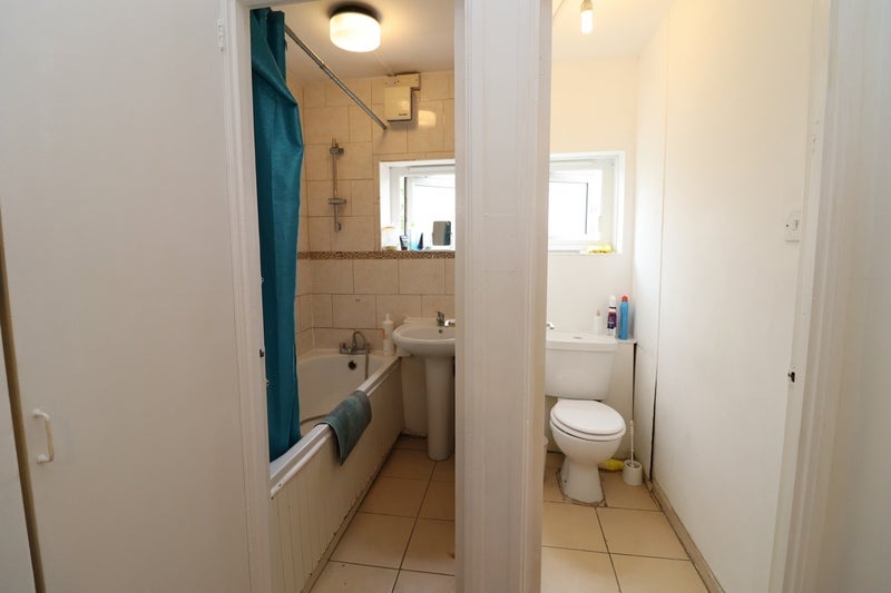 Additional image 2 of Room in a Shared Flat, Borough High St, SE1, N1 7GU