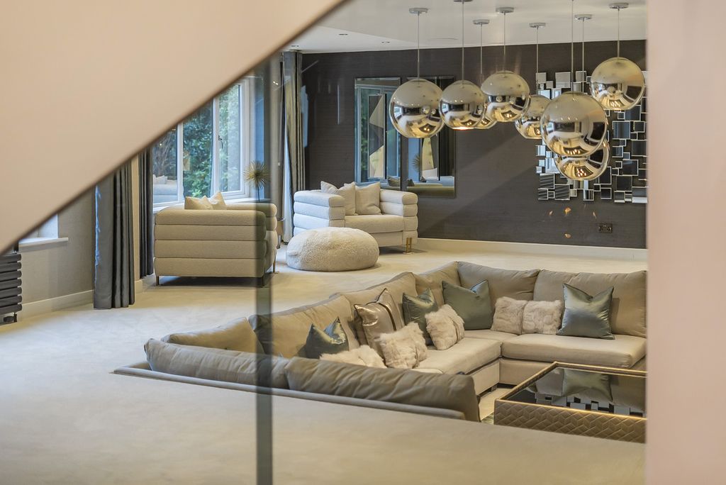 Additional image 3 of 7 bed detached house for saleLing Lane, Leeds LS14