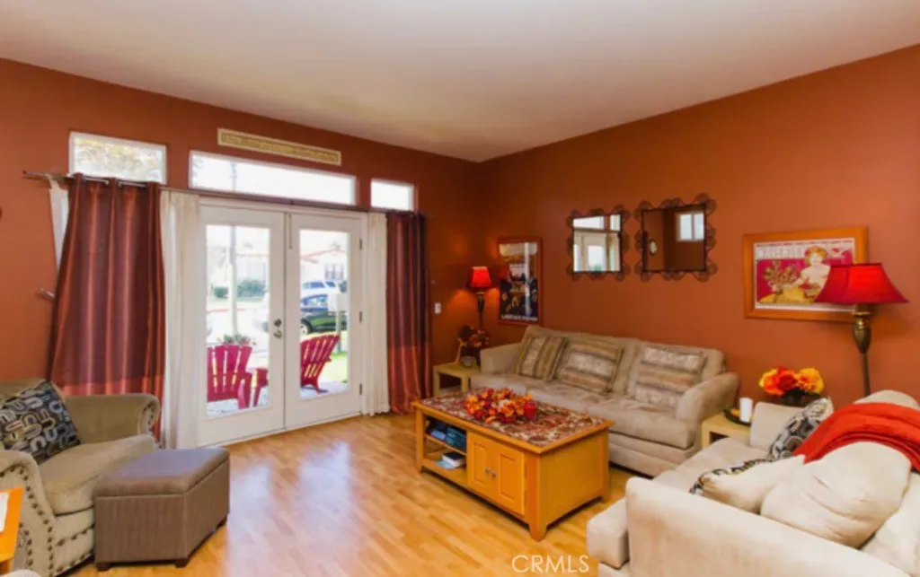 Additional image 4 of 610 Main St, Huntington Beach, CA 92648