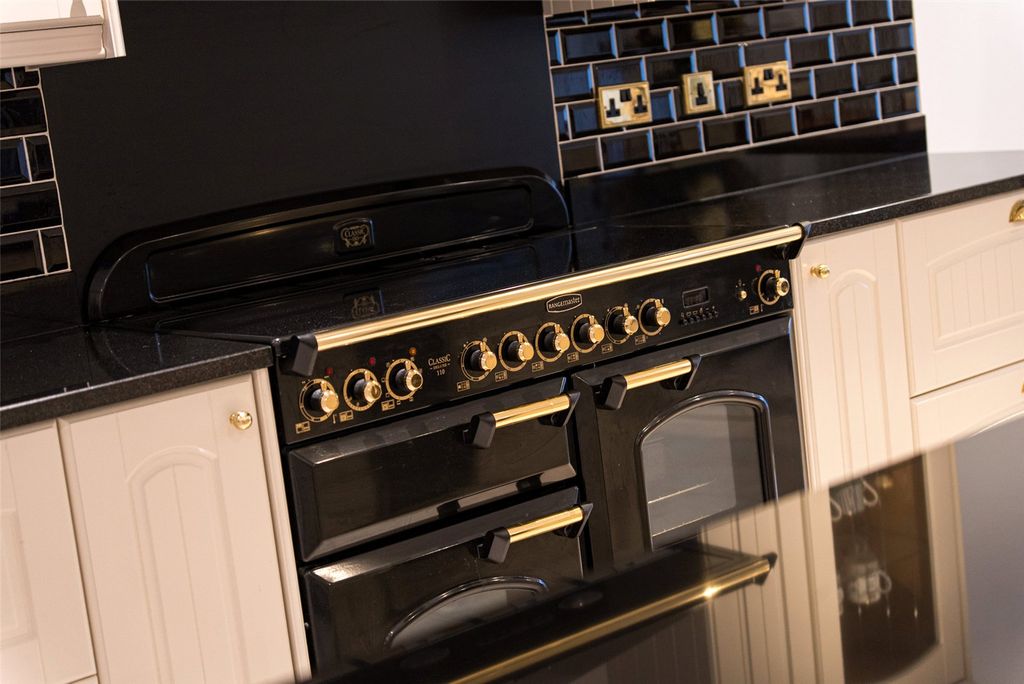 Additional image 6 of 3 bed flat for saleApartment B, High Winds, 513 Harrogate Road, Leeds, West Yorkshire LS17