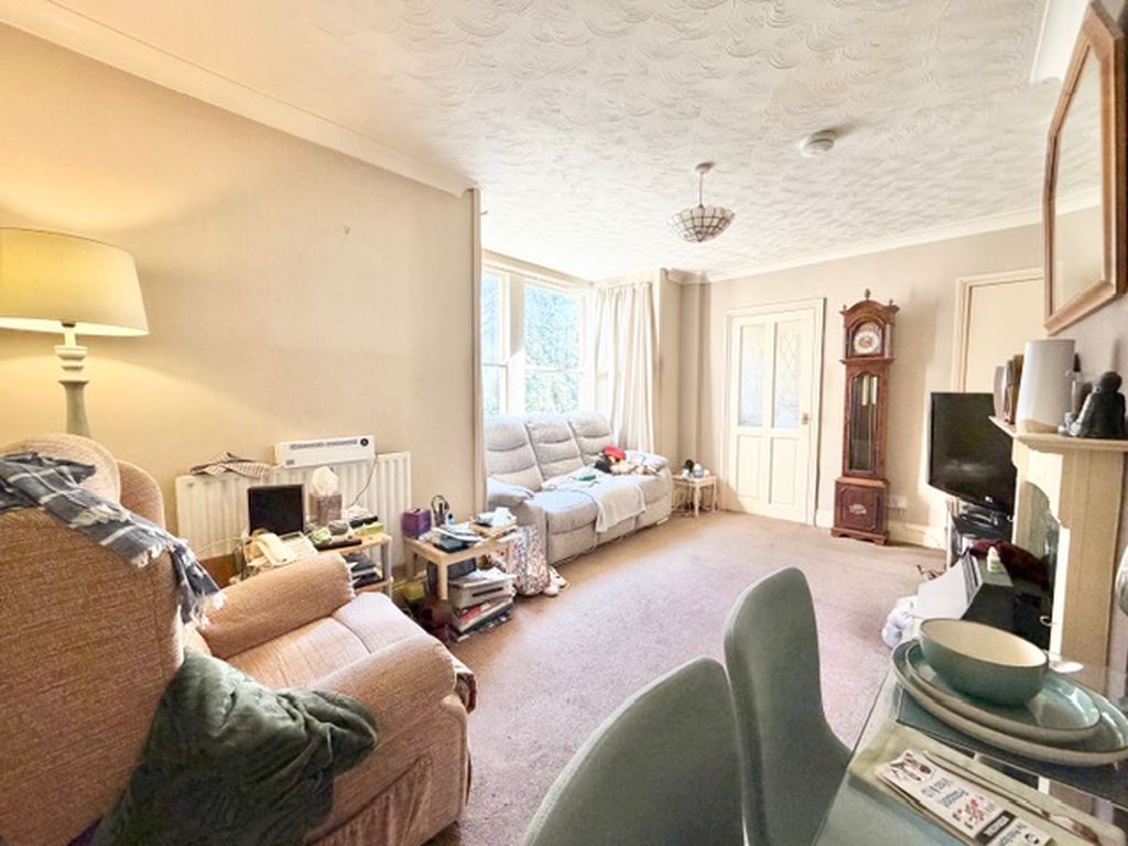 2 bed flat for saleMill Road, Cleethorpes DN35 photo 4