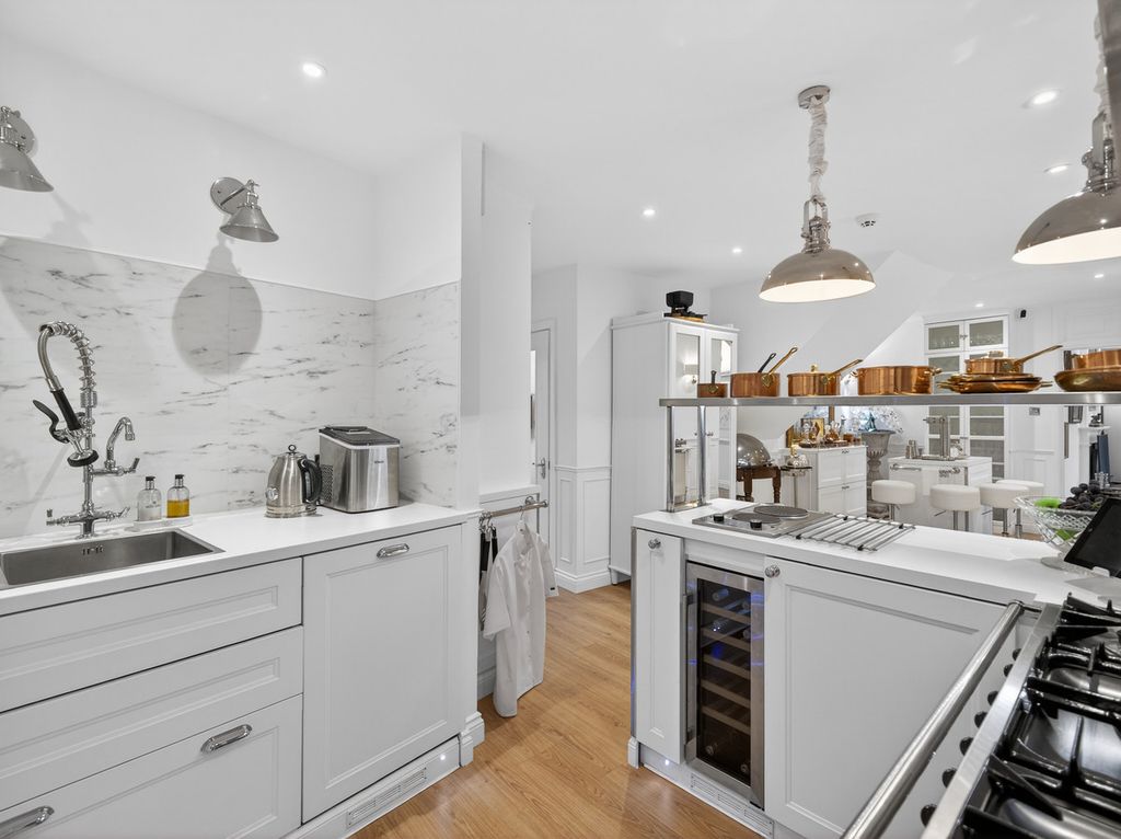 Additional image 4 of 3 bed flat for saleFriday Street Henley-On-Thames, Oxfordshire RG9