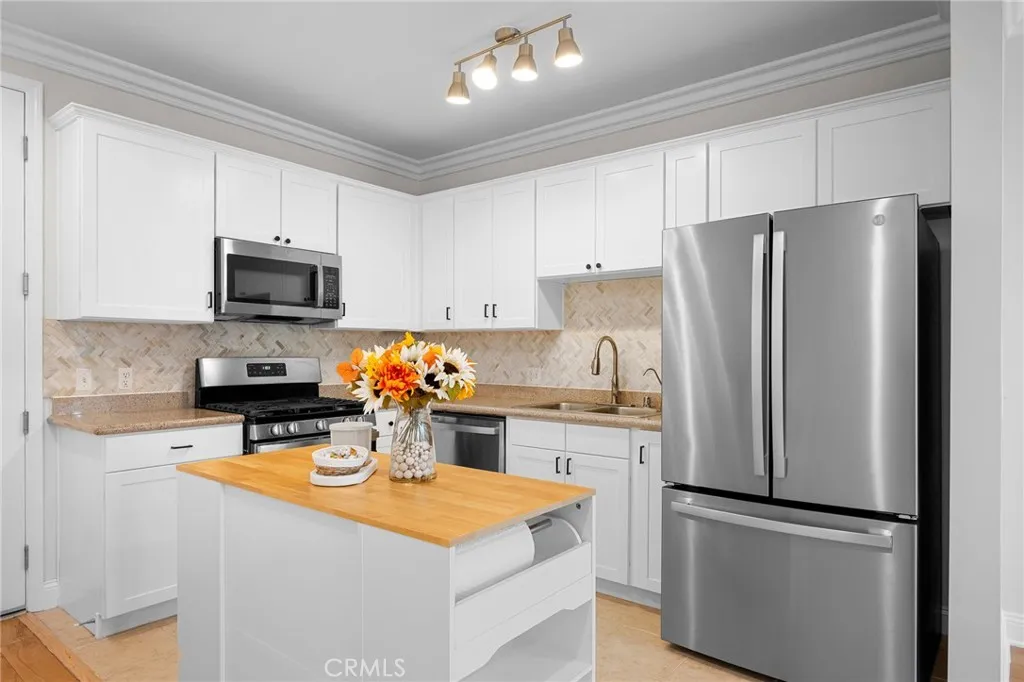 Additional image 44 of 6938 Laurel Canyon Blvd Unit 101, North Hollywood, CA 91605