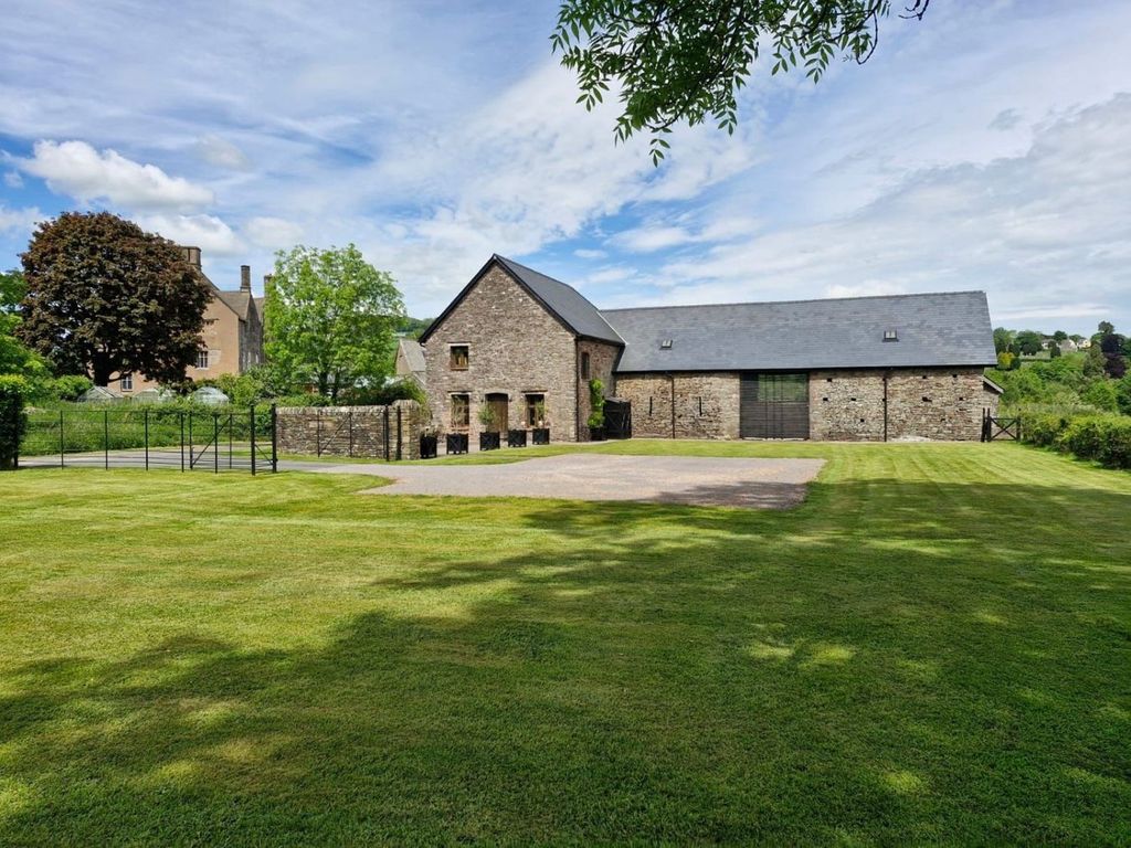 4 bed detached house for saleBrecon LD3