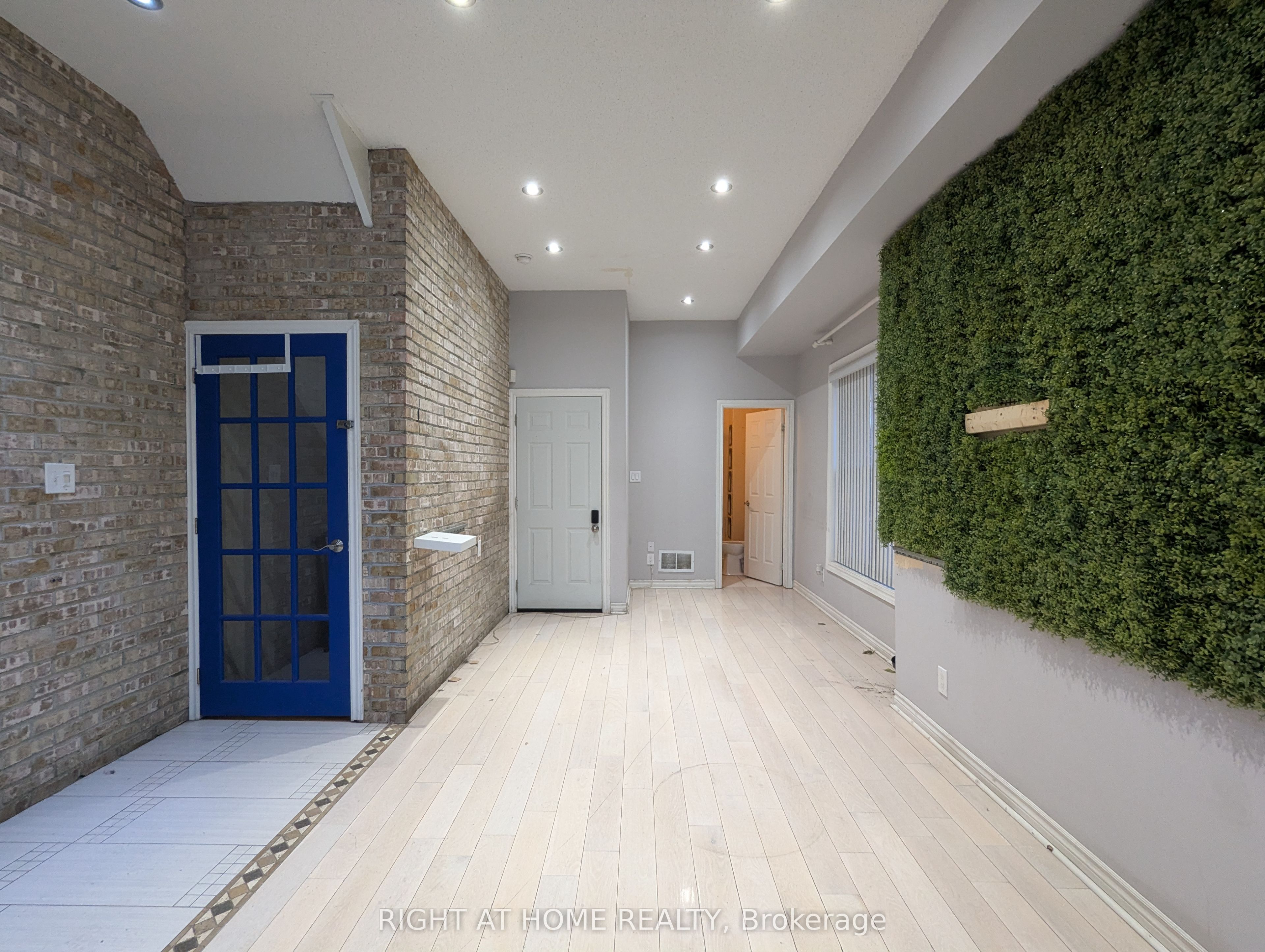 Additional image 2 of 952 The Queensway N/a, Toronto, ON, M8Z 1P5