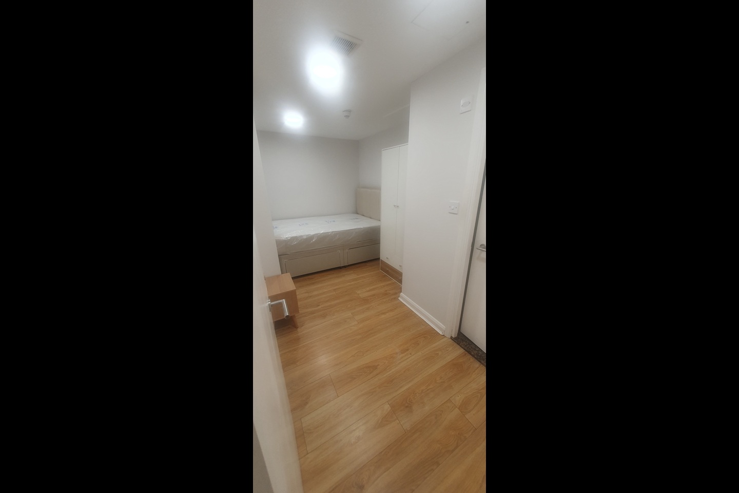 Additional image 5 of 2 Bed Flat, Great Suffolk Street, SE1, N1 7GU