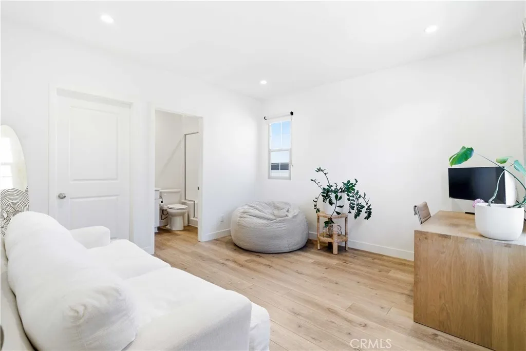 Additional image 16 of 107 Landroute, Irvine, CA 92618