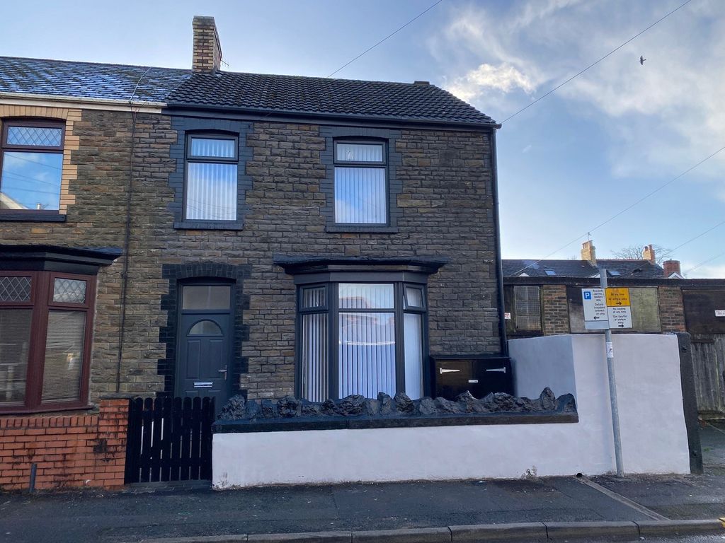 4 bed flat for saleWoodland Road, Neath, Neath Port Talbot. SA11