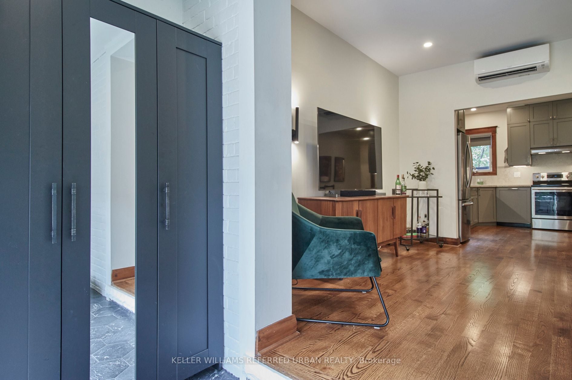 Additional image 4 of Main-292 Withrow Avenue, Toronto, ON, M4J 1B7