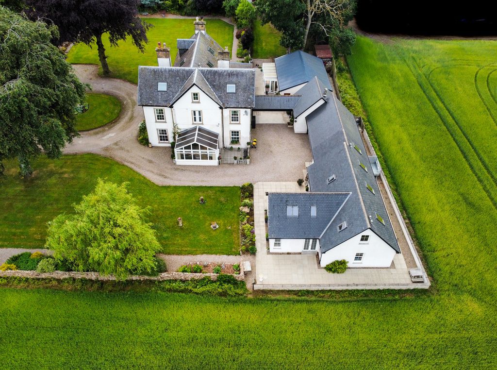 6 bed country house for saleObliston, Fochabers IV32