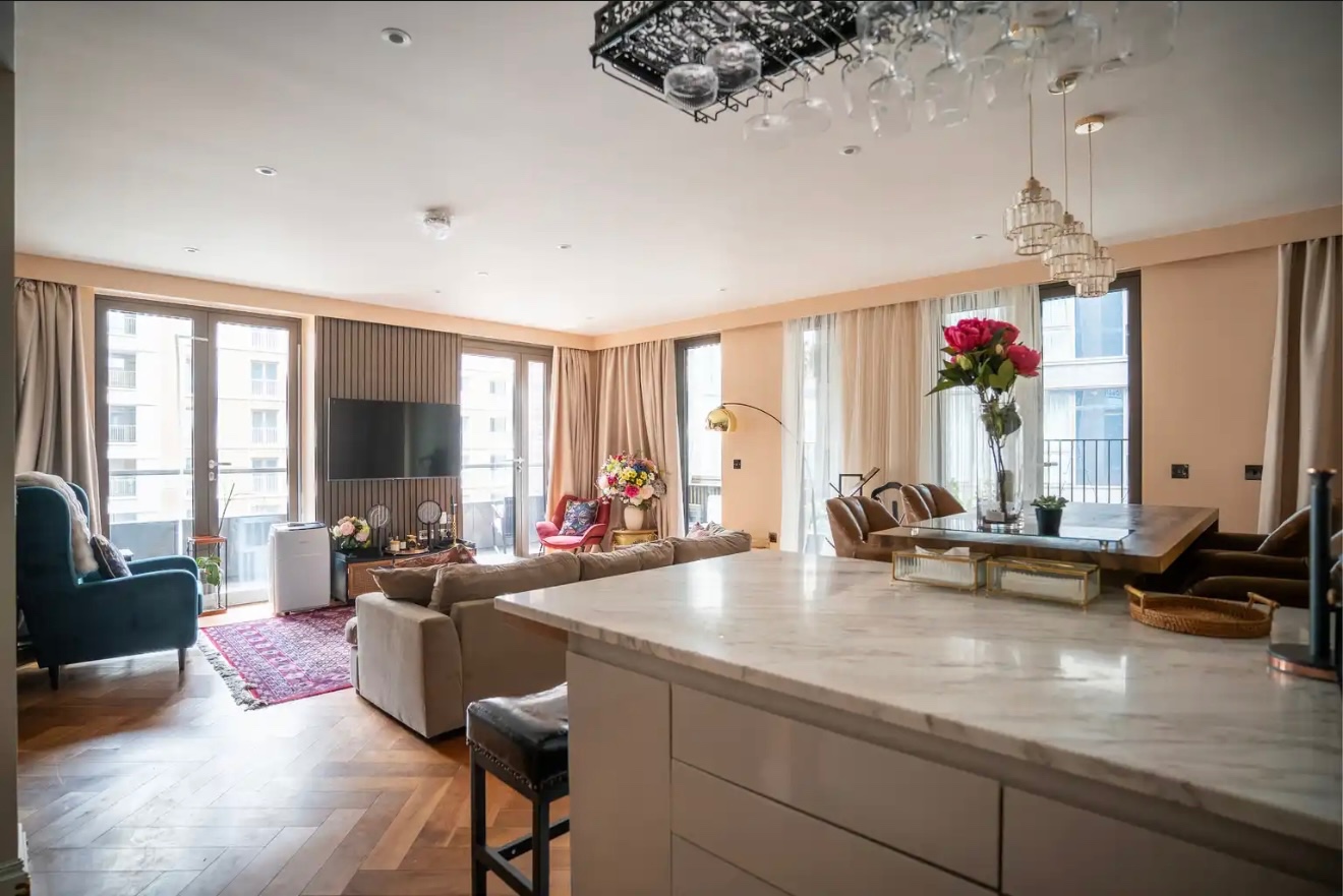 Additional image 8 of 3 Bed Flat, New Union Square, SW11, N1 7GU