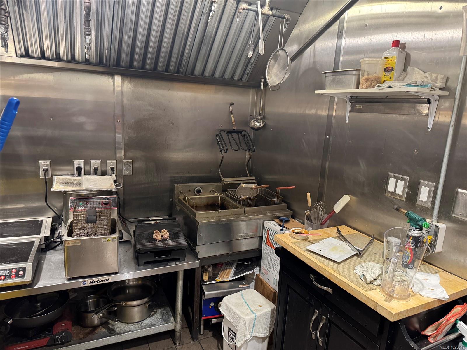 Additional image 2 of 990 Blanshard Street, Victoria, BC, V8W 2H3