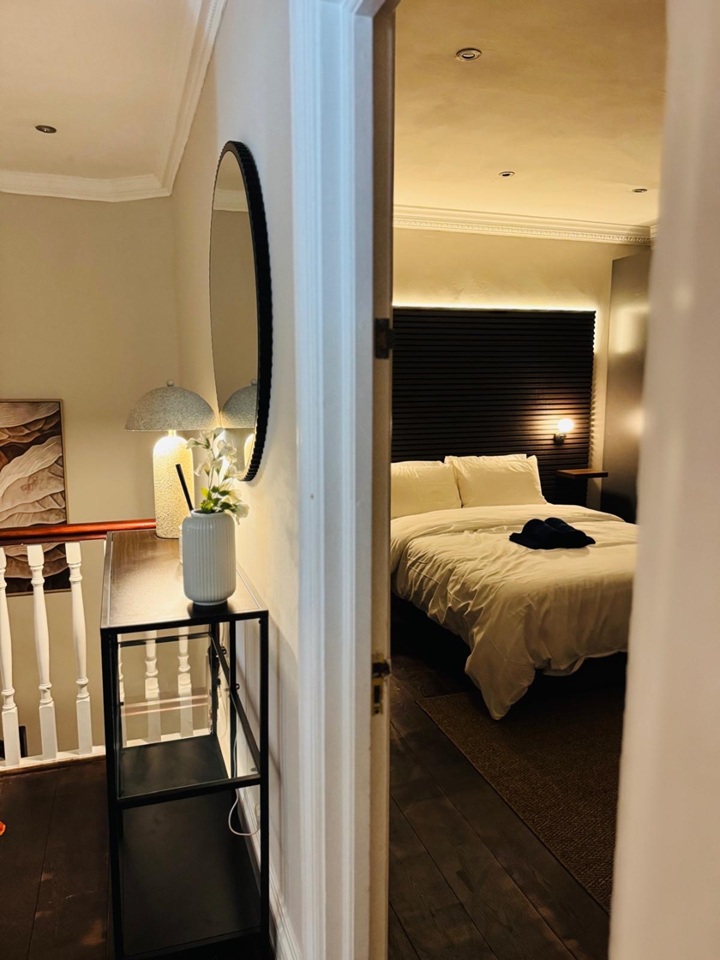 Additional image 10 of 3 Bed Penthouse, Beaufort Gardens, SW3, N1 7GU