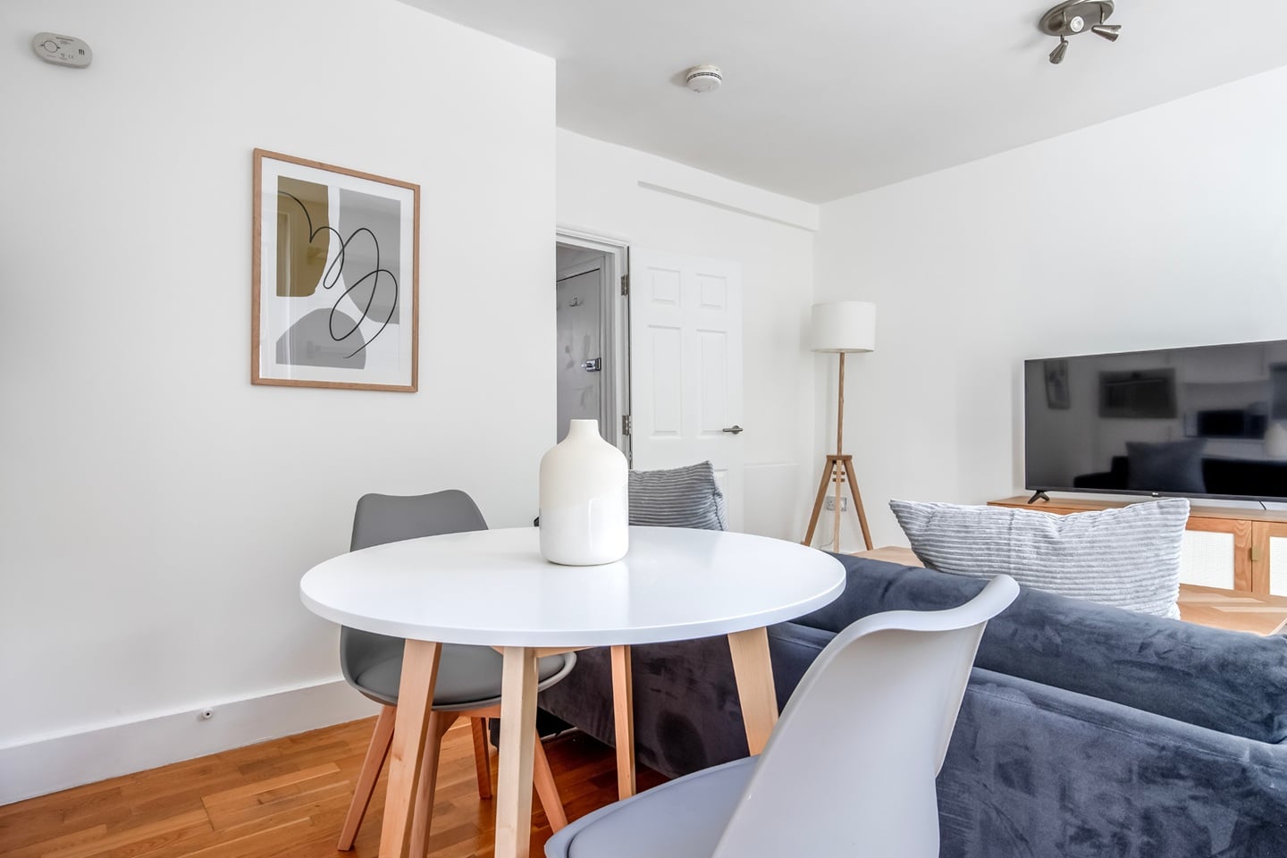 Additional image 4 of 1 Bed Flat, Compton St, EC1V, N1 7GU