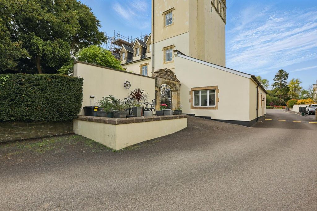 2 bed maisonette for saleThe Manor, Talygarn CF72